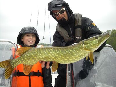 Vader zoon Roofvis week in zuid Zweden